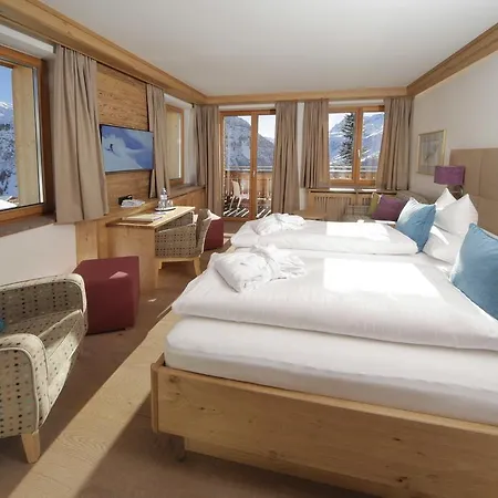 Hotel Burgwald - In & Out