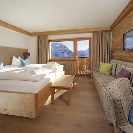 Hotel Burgwald - In & Out